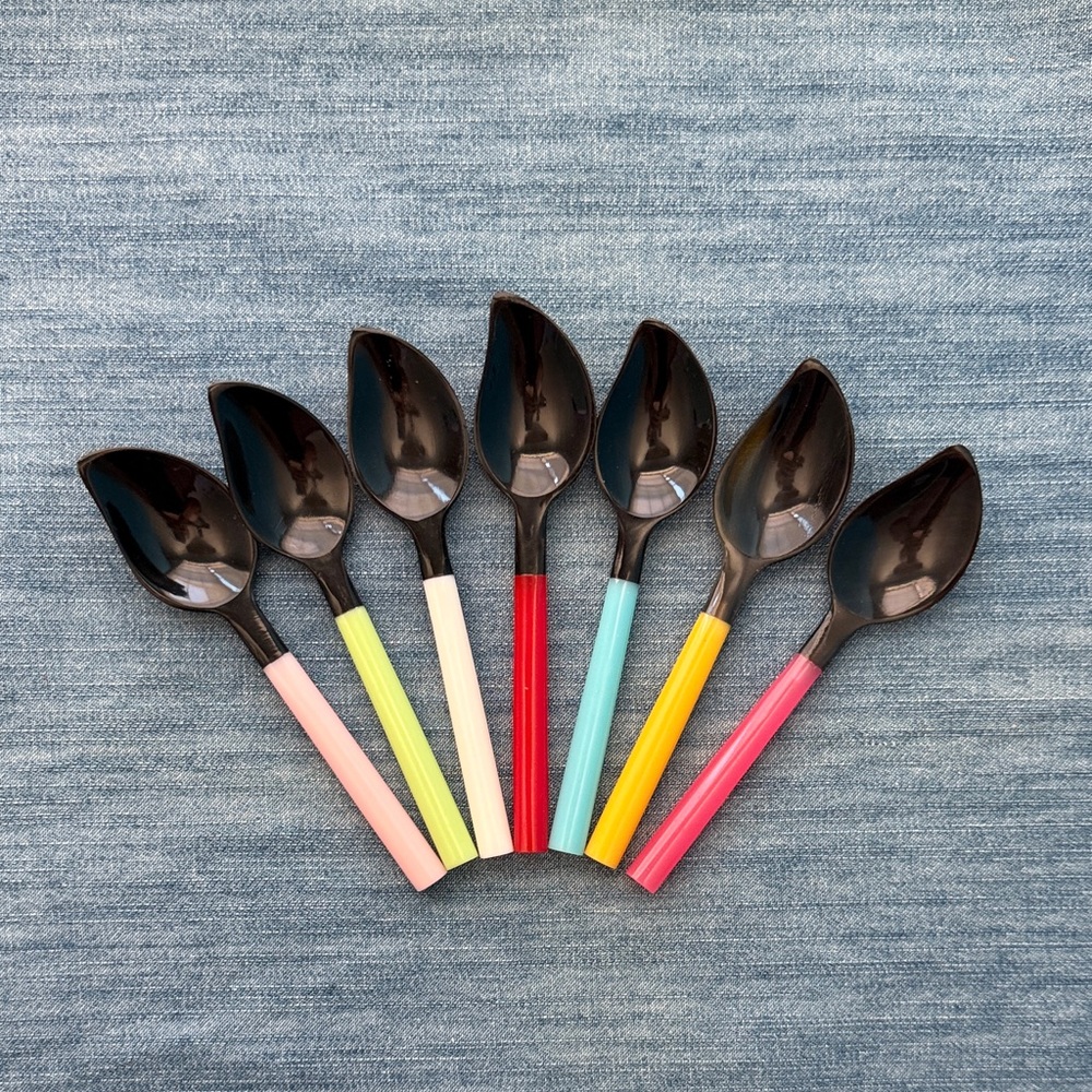 Colorful Spoon Set with Black Scoops